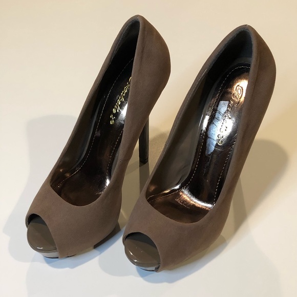 Breckelle’s Selena High Heel - Picture 3 of 7